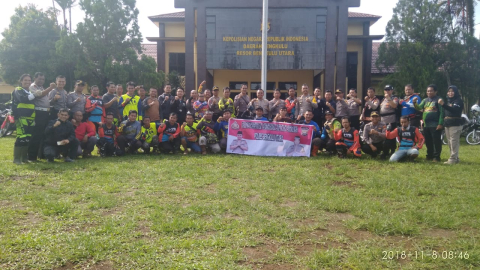 Kapolres Bengkulu Utara AKBP Ariefaldi bersama jajarannya dan para bikers motor trail 