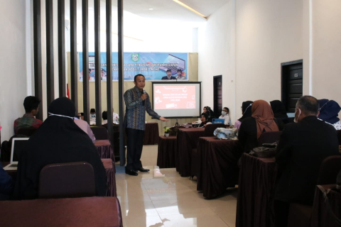 Ketua DPRD Kepahiang Saat Mengisi Materi Bimtek Pelaku Usaha