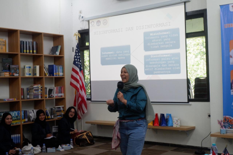 Workshop Literasi Digital di Amcor UMM