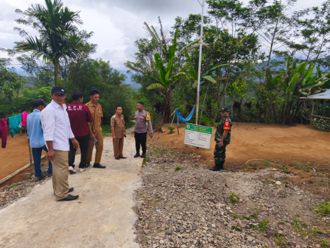 Tingkatkan Koordinasi, Bhabinkamtibmas Polsek Rimbo Pengadang Hadiri Monev di Desa Tik Kuto