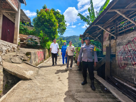 Tingkatkan Koordinasi, Bhabinkamtibmas Polsek Rimbo Pengadang Hadiri Monev di Desa Talang Ratau