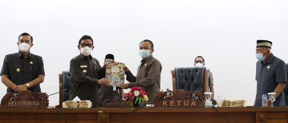 Bupati Kepahiang Sampaikan Jawaban Atas Pandangan Umum Fraksi