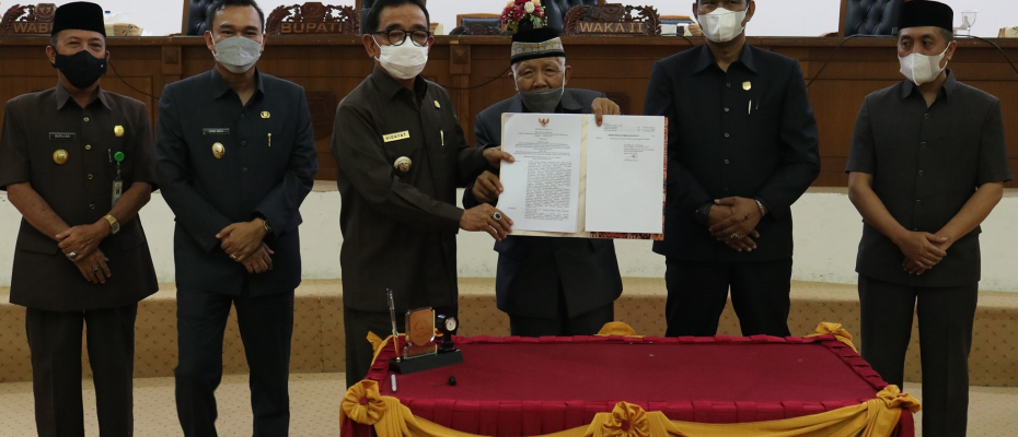 Bupati Usai Teken APBD perubahan 2021 ShareFacebookTwitterWhatsApp