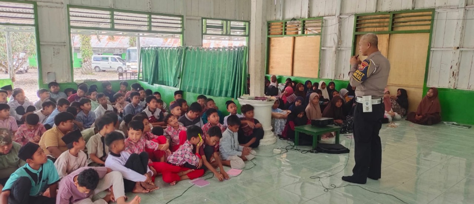 Police Goes To School, Sat Lantas Polres Mukomuko Sampaikan Edukasi Tertib Berlalu Lintas di SD IT Al-Kausar 