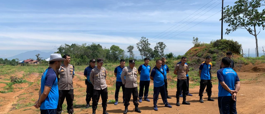 Polsek Karang Tinggi Tanam Jagung di Lahan Produktif untuk Dukung Swasembada Pangan