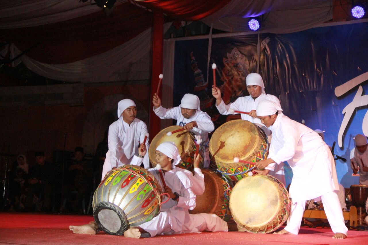 Penampilan seni tradisi pada malam puncak Festival Tabut 2017.