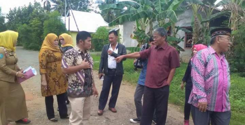 Dewan saat sidak jalan rusak