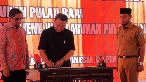 Penandatanganan Nota Kesepahaman Pengembangan Pelabuhan Pulau Baai dan Pembangunan Rel Kereta Api dari dan Menuju Pelabuhan Pulau Baai.