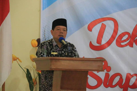 Penjabat Walikota Bengkulu Budiman Ismaun beri kata sambutan pada Deklarasi Pilkada Damai Siap Menang Siap Kalah yang diselenggarakan oleh Aliansi Jurnalis Pemantau Pemilu (AJPP) di Kuala View Beach, Jum’at (22/06/2018).