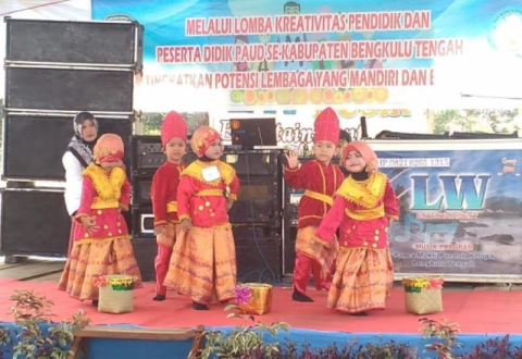 Siswa PAUD Benteng Lomba Tari
