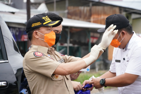 Gubernur Rohidin mersyah