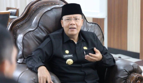 Gubernur Rohidin mersyah