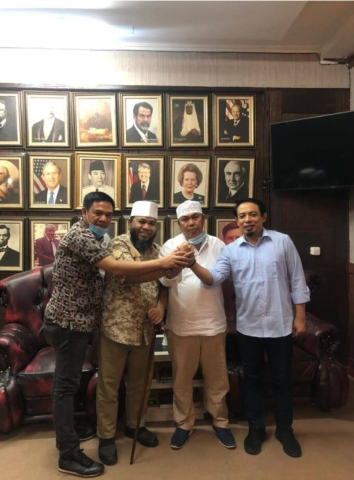 Dedy Wahyudi bersama Helmi Hasan dan Agusrin