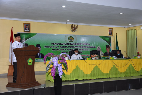 Kakan Kemenag provinsi Zahdi Taher saat kukuhkan POKJAWAS Provinsi Bengkulu