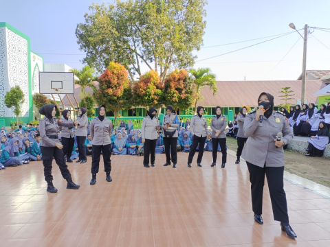 Polwan Polres Rejang Lebong Penyuluhan Hukum di Sekolah