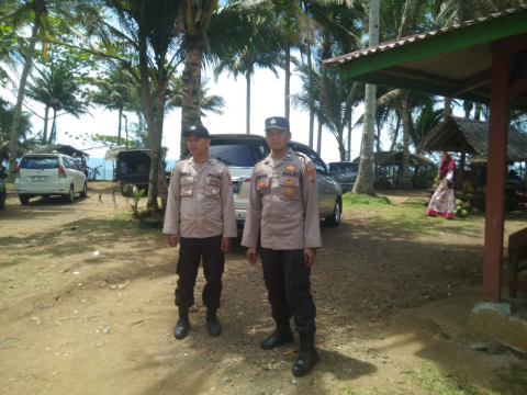 Personel Polsek Air Besi Gelar Pengamanan di Objek Wisata Tahun Baru