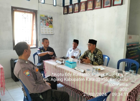 Jaga Kamtibmas Selama Bulan Suci Ramadhan, Polsek Kaur Utara Sambangi Warga Sampaikan Imbauan Kamtibmas 