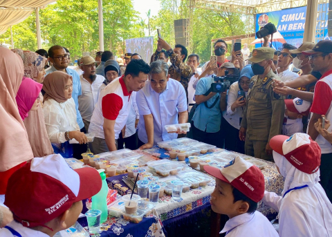 Sekjen Gerindra: Makan Siang Bergizi Gratis Akan Jadi Prioritas Prabowo Usai Dilantik