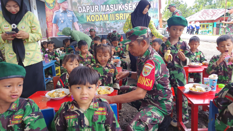Kodim 0423/BU Terus Dukung Program Makan Bergizi Gratis Melalui Program Unggulan Kodam II/Swj Dapur Masuk Sekolah