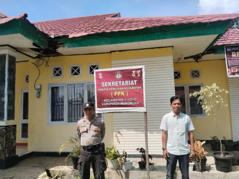 Ciptakan Situasi yang Kondusif Polsek V Koto Lakukan Patroli di PPK dan Kantor Panwaslu Kecamatan