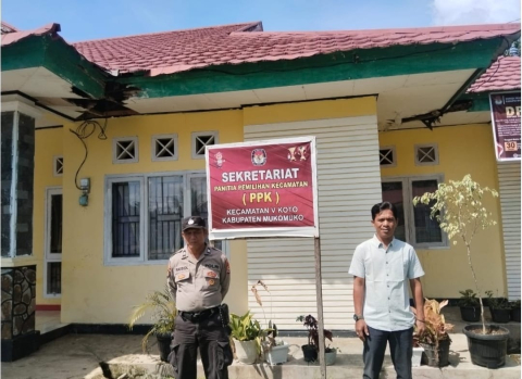 Polsek V Koto Lakukan Patroli di Kantor PPK dan Panwaslu untuk Ciptakan Situasi Kondusif