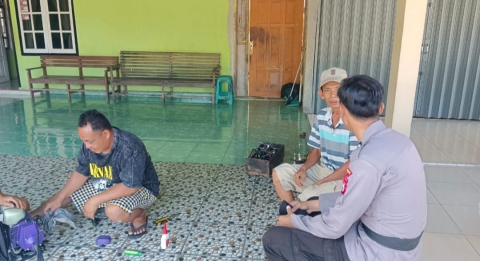 Kapolres Kaur Gelar Sambang Door-to-Door, Ajak Warga Jaga Pilkada Damai dan Tertib Berlalu Lintas