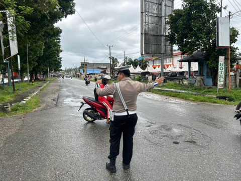 Polres Kaur Gelar Pengaturan dan Pantauan Lalu Lintas di Jalan Raya