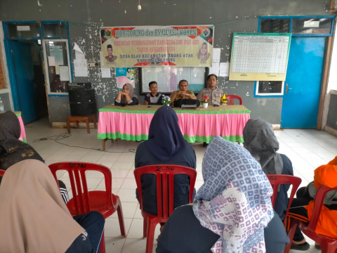 Bhabinkamtibmas Polsek Lebong Atas Hadiri Monev DD dan ADD  di Desa Blau