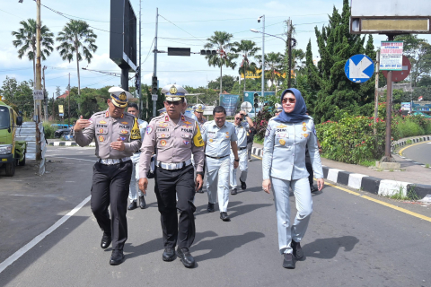 Tinjau Jalur Puncak, Dirops Jasa Raharja dan Dirgakkum Korlantas Polri Imbau Masyarakat Pantau Imformasi Rekayasa Lalu Lintas
