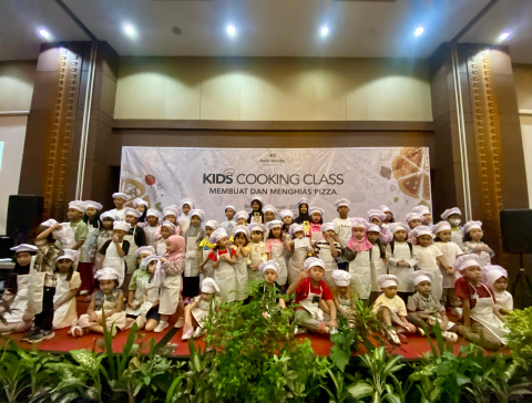 Liburan Seru dengan Kids Cooking Class di Hotel Santika Bengkulu