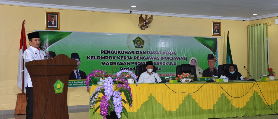 Kakan Kemenag provinsi Zahdi Taher saat kukuhkan POKJAWAS Provinsi Bengkulu