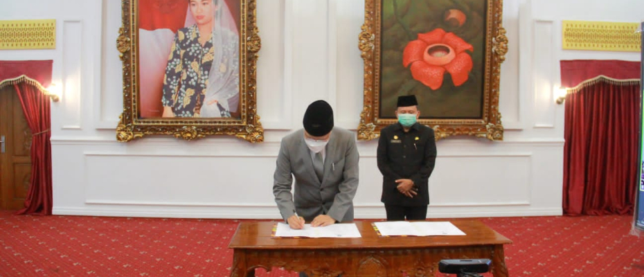 Gubernur Rohidin Hadiri Rapat Paripurna Agenda, Penandatanganan PPAS R-APBD Provinsi Bengkulu 2021