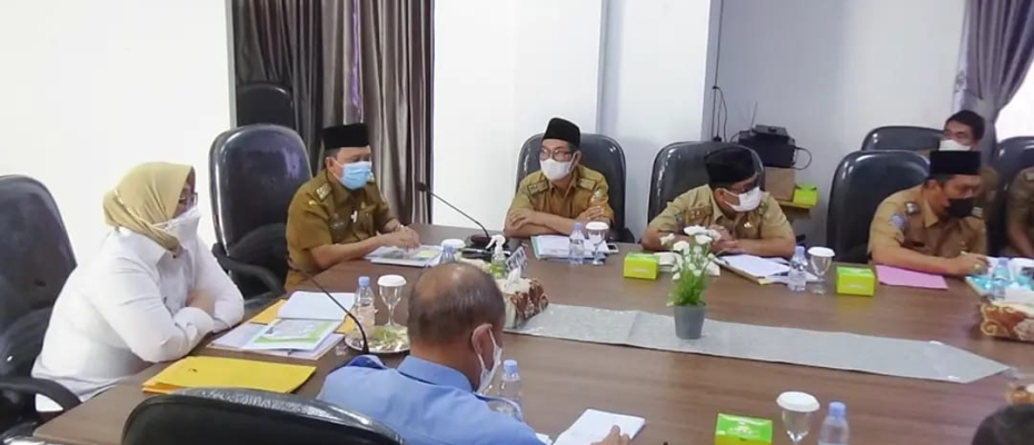 Provinsi (Pemprov) Bengkulu dan Pemerintah Kota (Pemkot) Bengkulu, Pemprov Bengkulu yang diwakili Sekda Provinsi Hamka Sabri lakukan ekspos Pantai Panjang, di Kantor Kejati Bengkulu ShareFacebookTwitterWhatsApp