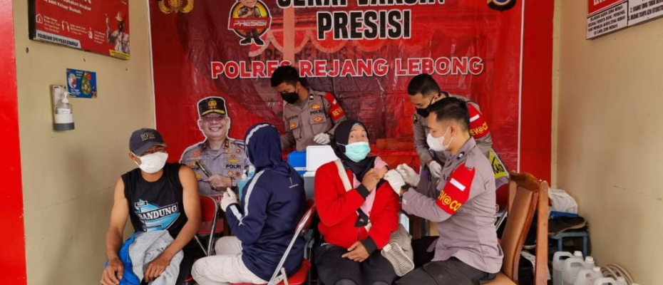 Kampus Polri Peduli, SPN Polda Bengkulu Gelar Bakti Sosial dan Vaksinasi