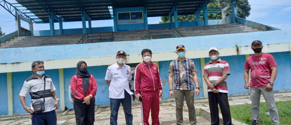 Wakil Bupati RL Hendra Wahyudiansyah, SH didampingi Camat Curup Tengah dan Ketua Karang Taruna RL saat meninjau aset milik Pemda yang akan dikelola oleh Karang Taruna