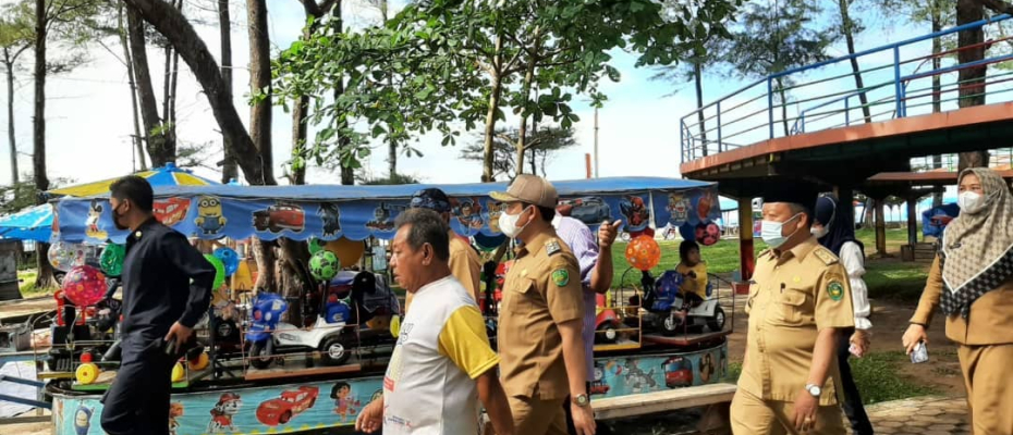 Wakil Wali kota Bengkulu Dedy Wahyudi langsung melakukan pembinaan kepada para penjual Taman Pantai Berkas ShareFacebookTwitterWhatsApp