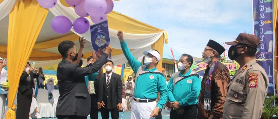 Gubernur Bengkulu Rohidin Mersyah saat hadir pada rangkaian HUT SMA N 6 Kota Bengkulu dan membuka Praditna CUP IX Tahun 2021