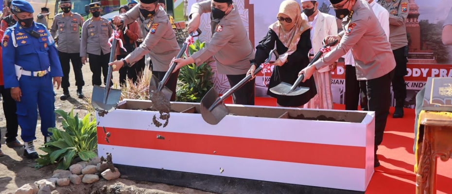 Letakan Batu Pertama Masjid kediri
