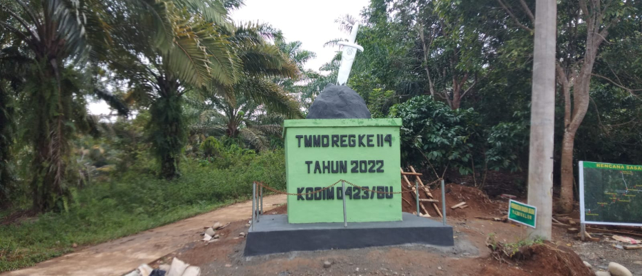 Tugu Prasasti TMMD 114 Persen Berdiri Gagah Perkasa