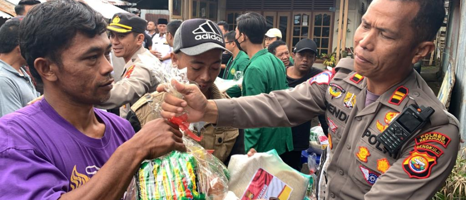  Polres Kepahiang Berikan Bantuan Sembako Kepada Masyarakat