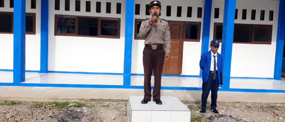 Kanit Binmas dan Bhabinkamtibmas Polsek Kotapadang Sosialisasi Bahaya Narkoba di Sekolah