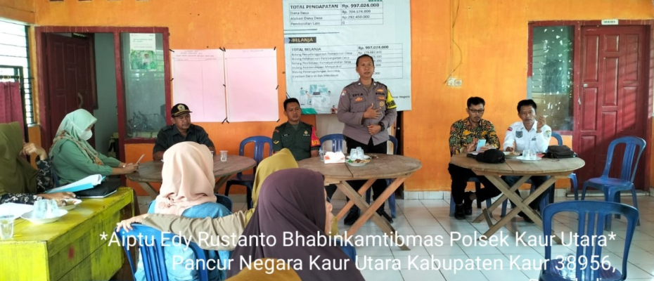 Hadiri Musdes, Bhabinkamtibmas Polsek Kaur Utara Ingtakan Skala Prioritas Penggunaan DD Sesuai Permendes PDTT