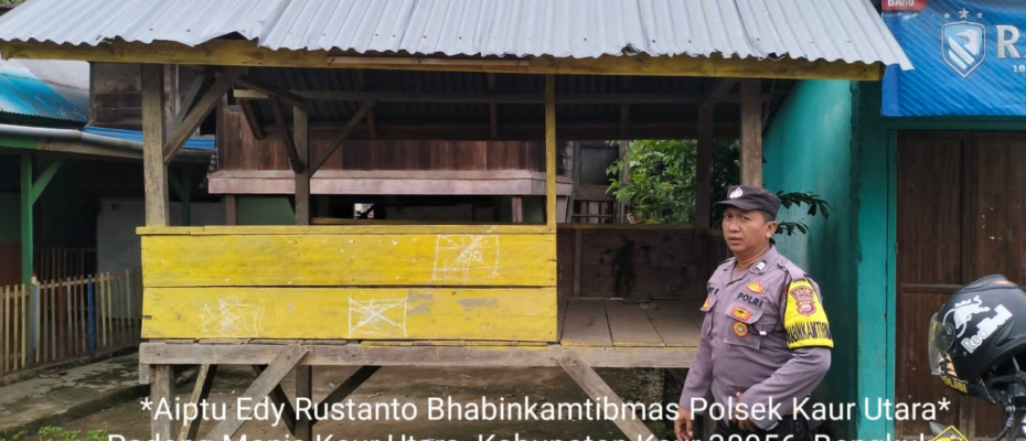 Bhabinkamtibmas Sambang DDS Desa Binaan Cek Poskamling 