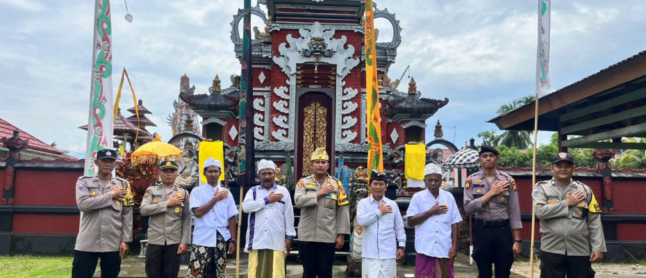 Kapolres Bengkulu Utara Menghadiri Perayaan Ibadah Galungan di Pura Dharma Yatra