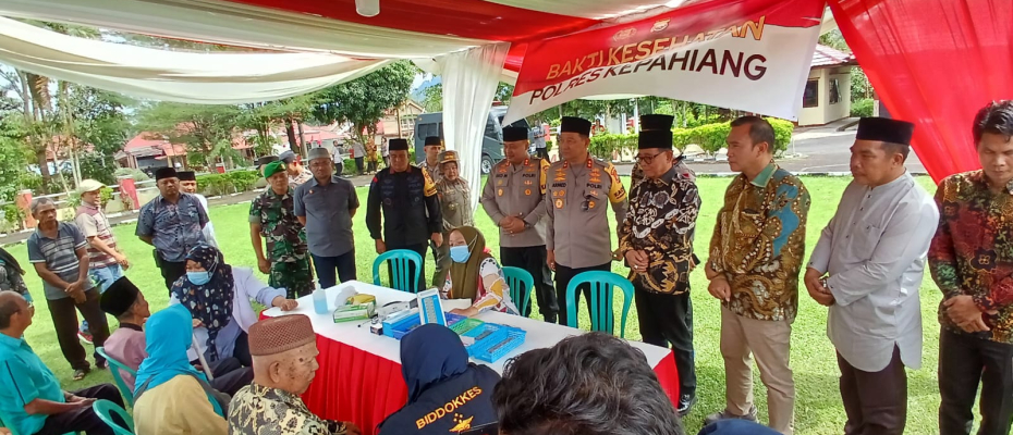 Dalam Rangka Bulan Suci Ramadhan,Kapolda Bengkulu Berikan Bansos Kepada Masyarakat Kepahiang