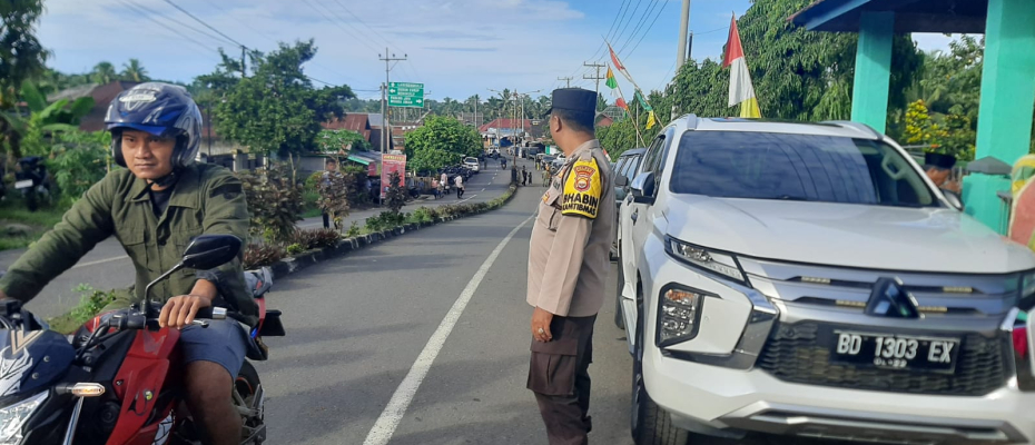 Berikan Rasa Aman Bhabinkamtibmas Pam Ziarah di Tempat Pemakaman