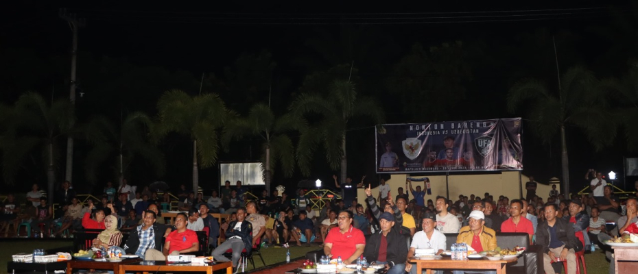 Polres Mukomuko Antusias Bersama Warganya Dukung Timnas Indonesia