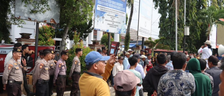 Polres BS Kawal Aksi Damai Ormas FPWK dan ASBS di DPRD Bengkulu Selatan 