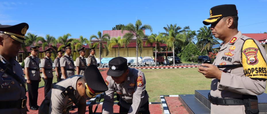 Kapolres Mukomuko Pimpin Serah Terima Jabatan Wakapolres, Kasat Reskrim, Kasat Narkoba, Kasat Sabhara dan Kapolsek Kota Mukomuko 