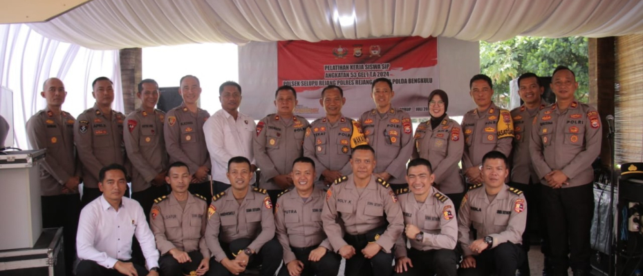 Wakapolres Rejang Lebong Hadiri Penutupan Latihan Kerja Siswa SIP Angkatan 53 Gelombang I T.A 2024 Polsek Selupu Rejang